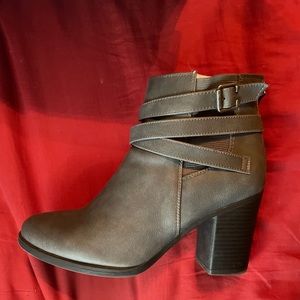 ToeTos Gray Biker Booties